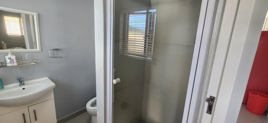 6 Bedroom Property for Sale in Fraaiuitsig Western Cape